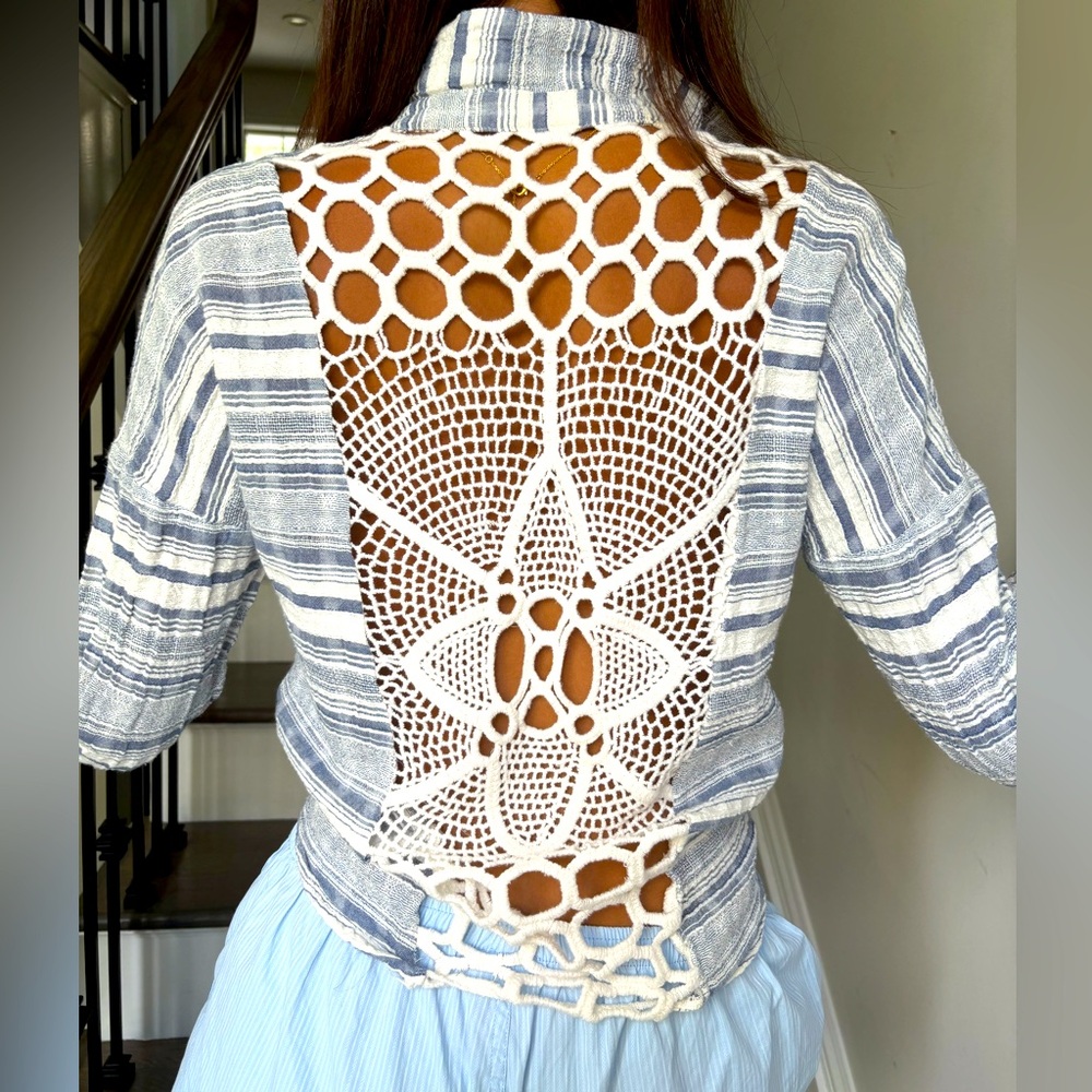 Cotton lacy back top.